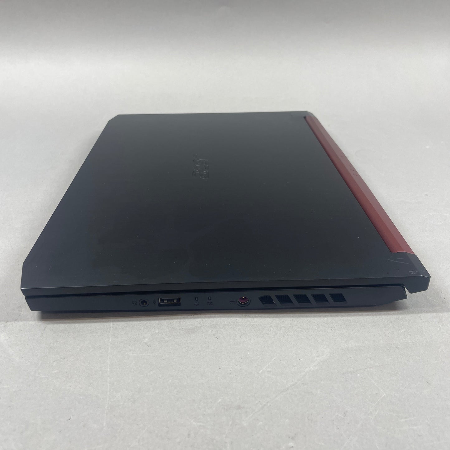 Acer Nitro 5 15.6" Ryzen 5 3550H 2.5GHz 8GB RAM 256GB SSD Radeon RX 560X Series