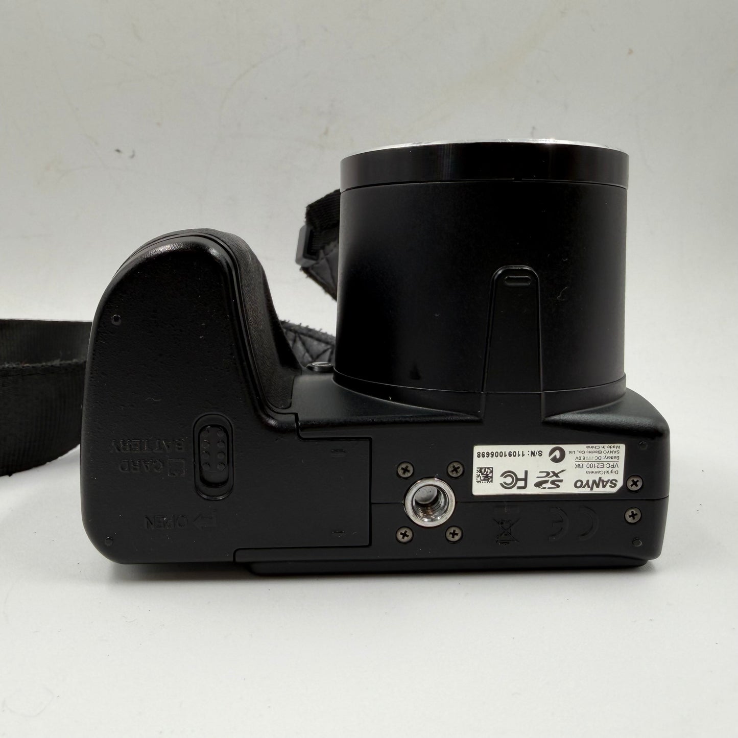 SANYO VPC-E2100 14MP L-Mount Digital Camera