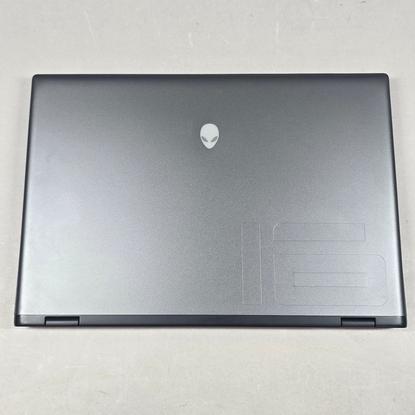 Alienware M16 R2 P130F 16" Intel Ultra 9 3.7GHz 32GB RAM 1TB SSD GeForce RTX 4070