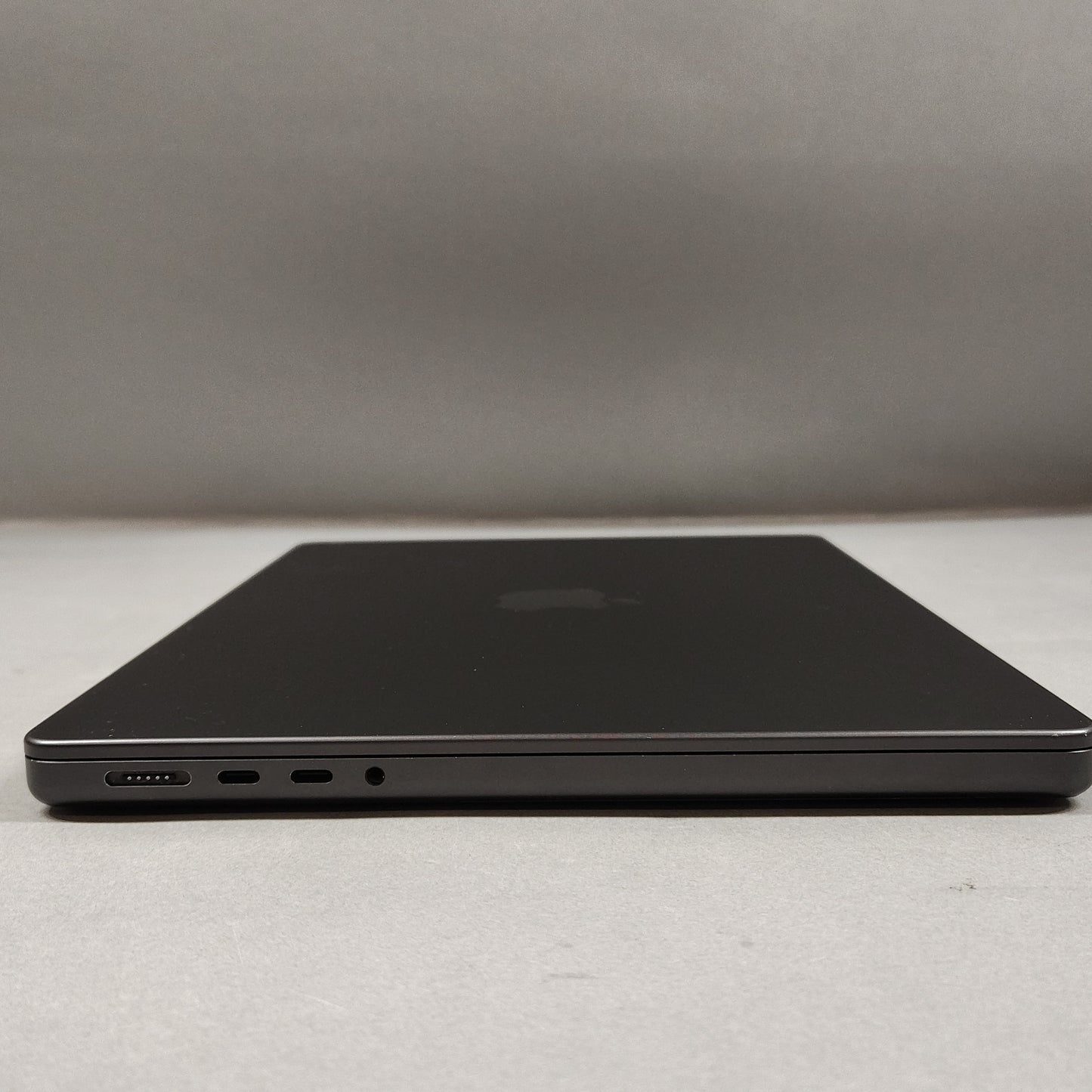 2023 Apple MacBook Pro 14" M3 Pro 10C GPU 4.0GHz 18GB RAM 512GB SSD A2992