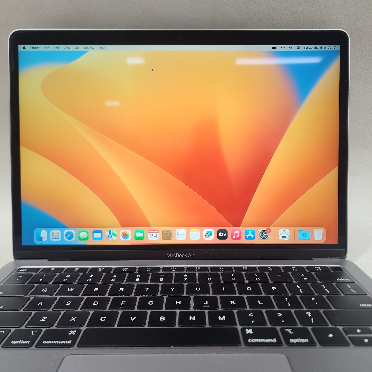 Broken 2018 Apple MacBook Air 13.3" i5 1.6GHz 8GB RAM 128GB SSD Space gray A1932