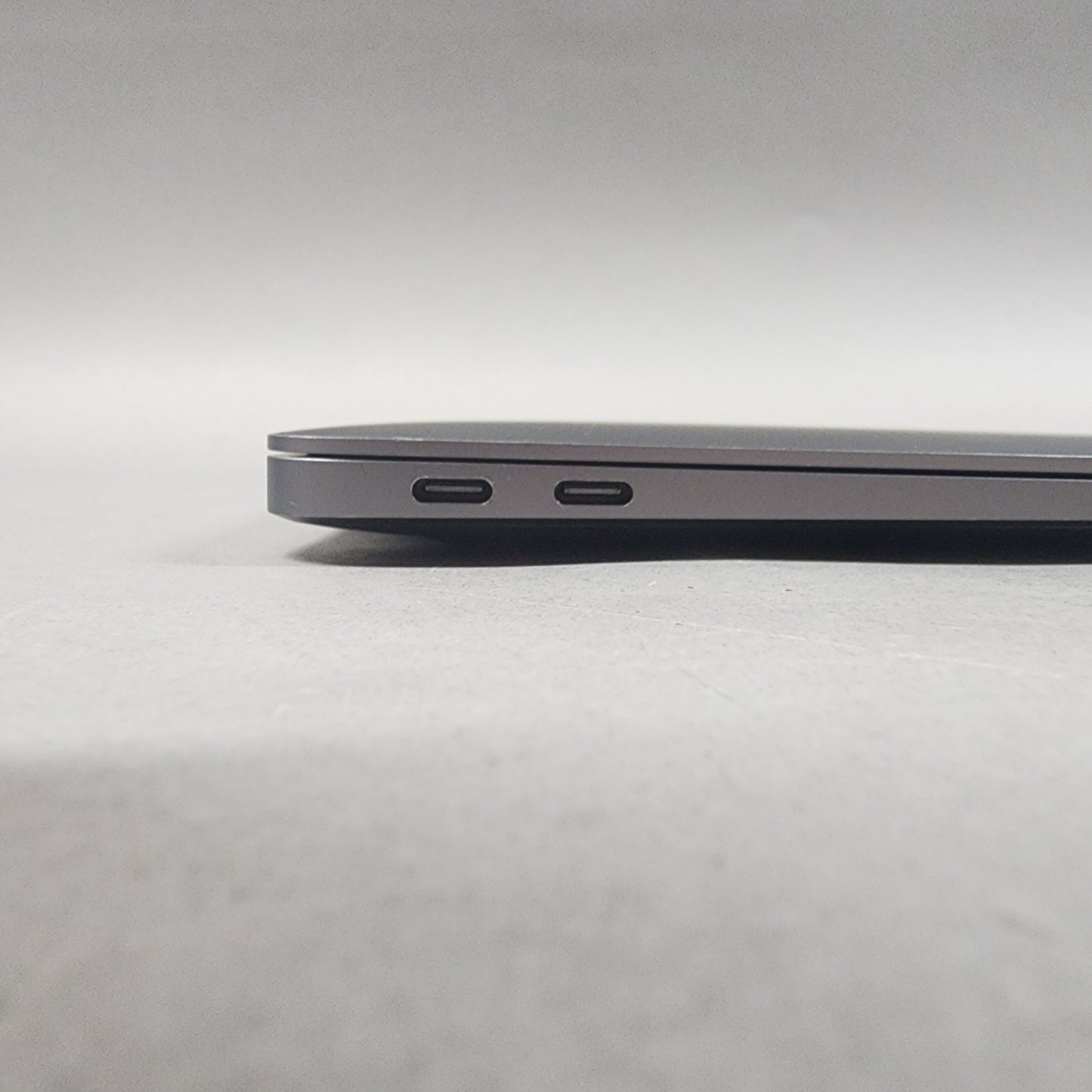 Broken 2018 Apple MacBook Air 13.3" i5 1.6GHz 8GB RAM 128GB SSD Space gray A1932