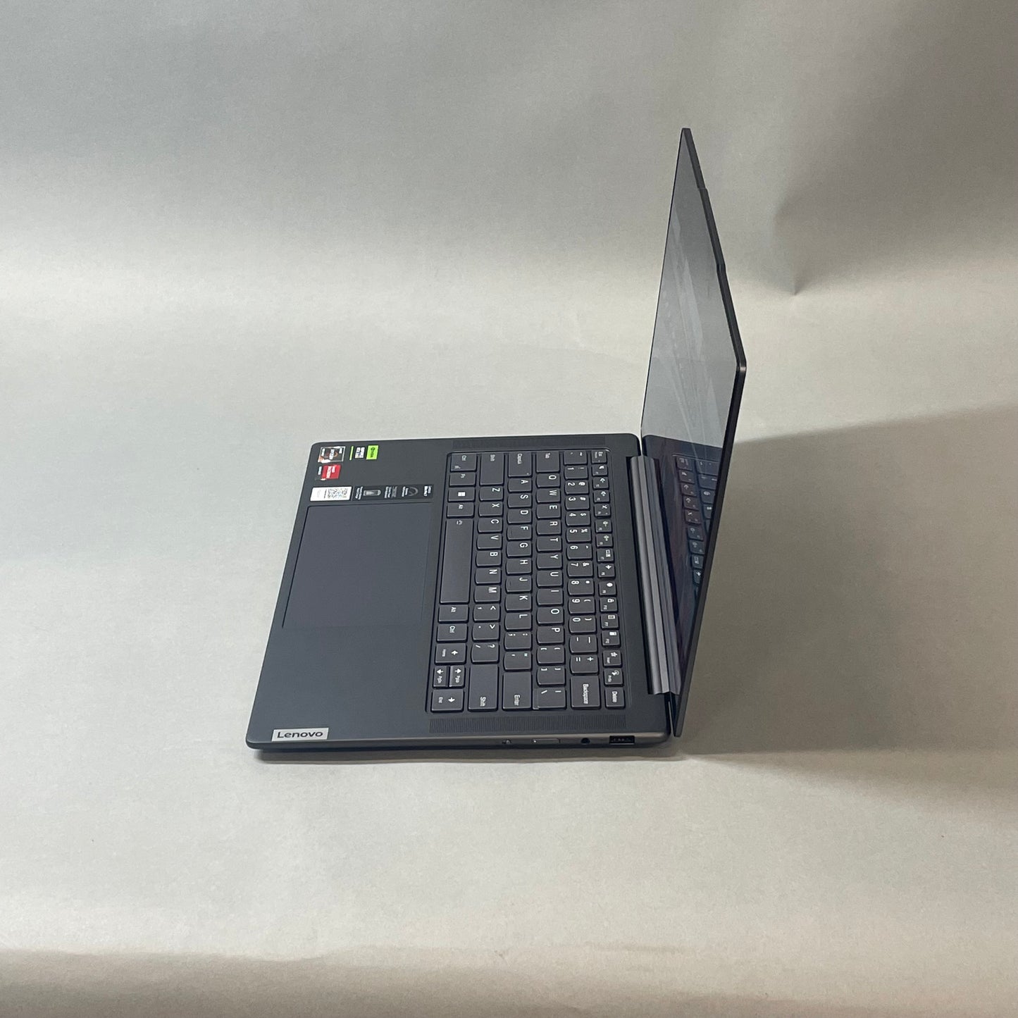 Lenovo Slim Pro 7 14arp8 14" Ryzen 7 7735HS 3.2GHz 16GB RAM 512GB SSD