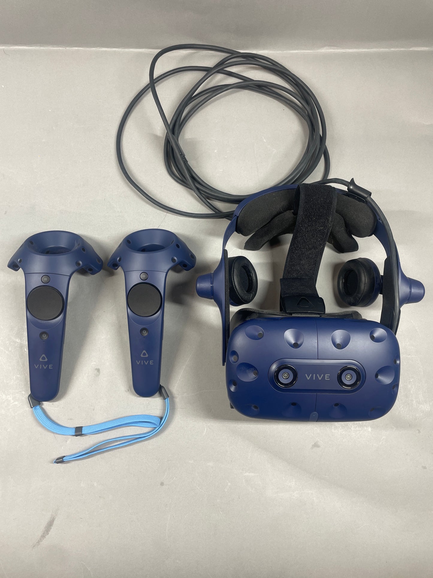 HTC Vive Pro Full Kit PC VR Headset 1111