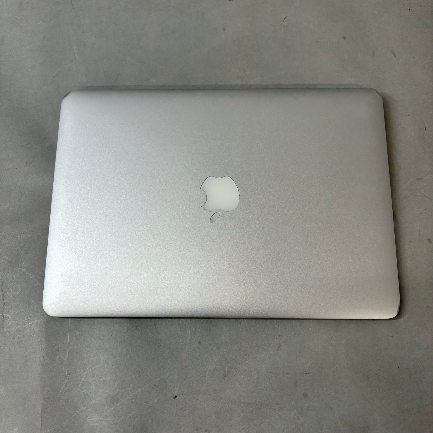 AS IS For Parts 2013 Apple MacBook Air 13.3" i3 1.3GHz 4GB RAM 128GB SSD Space Gray A1466