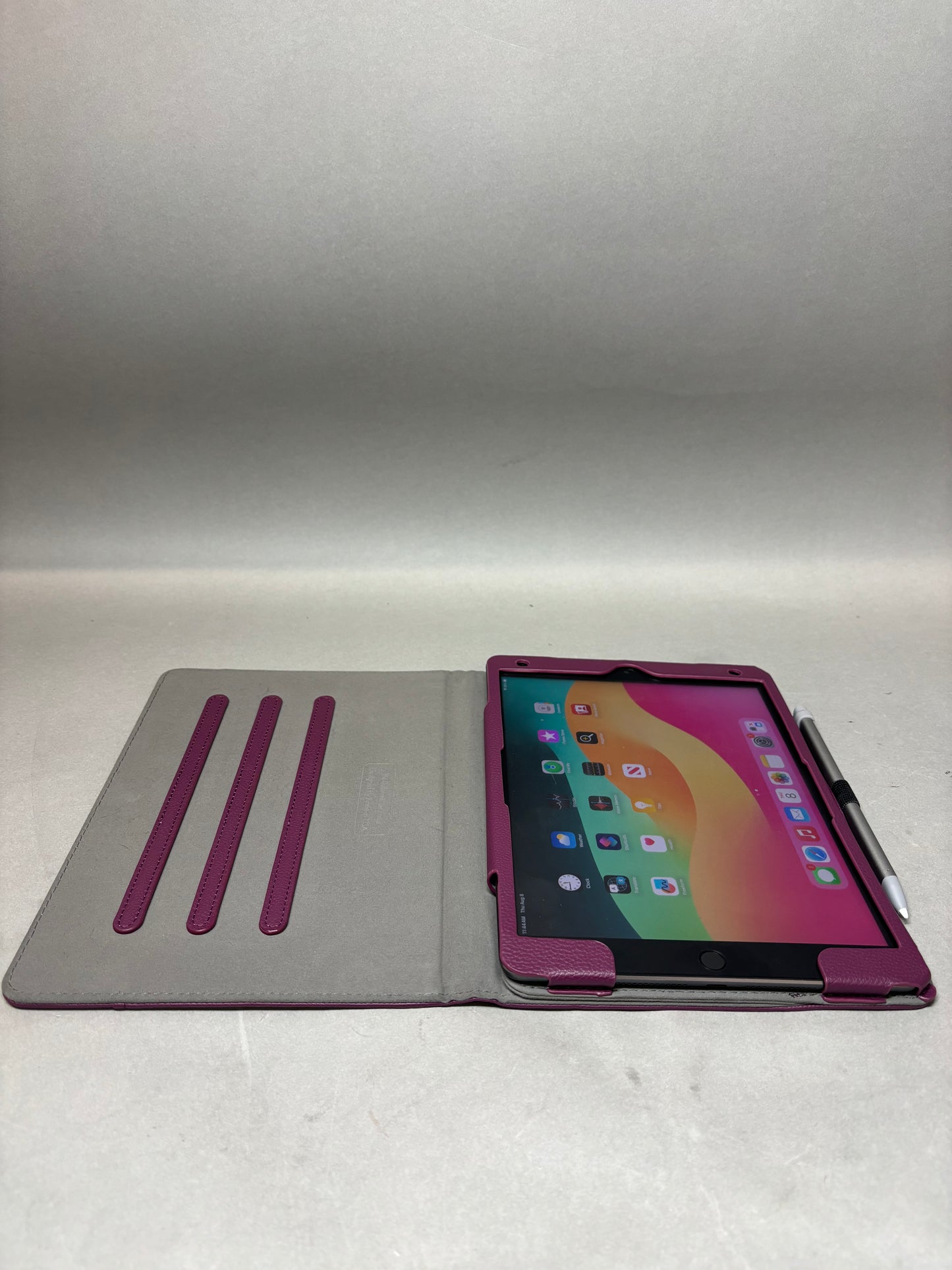 WiFi Only Apple iPad 9th Gen Bundle/Maroon Carrying Case+Logitech  Crayon Digital Pencil