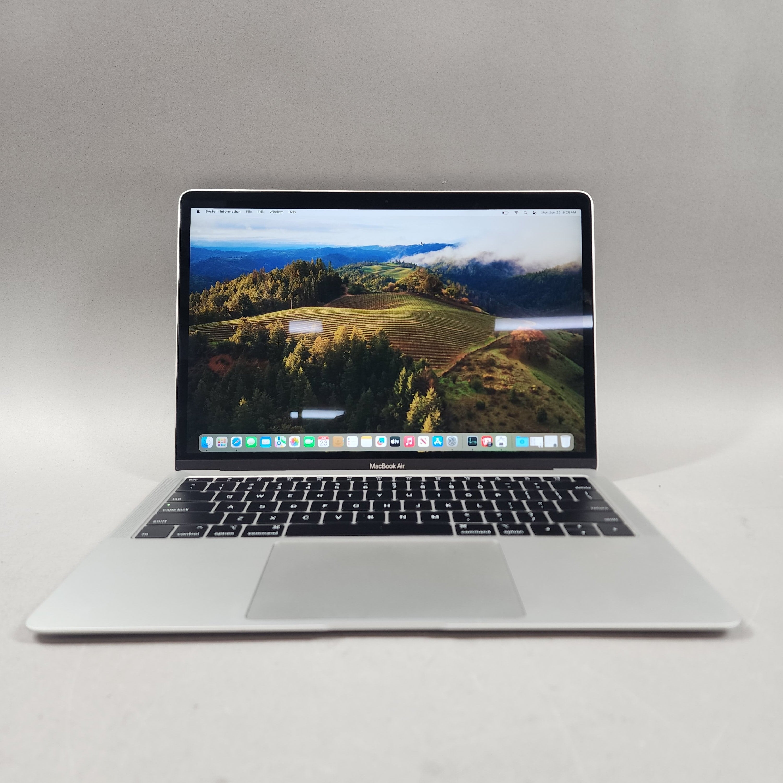 MacBook Air 2018 i5/16GB/128GB シルバー 完動品 MacBook Air 2018 i5/16GB/128GB シルバー 完動品