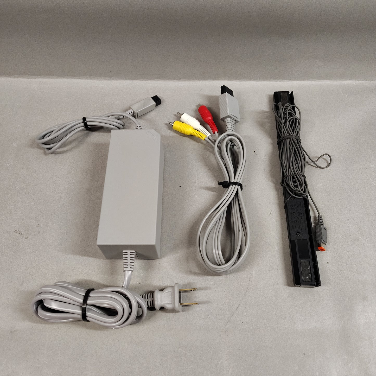 Nintendo Wii Mini Video Game Console RVL-201 Red w/ 1 