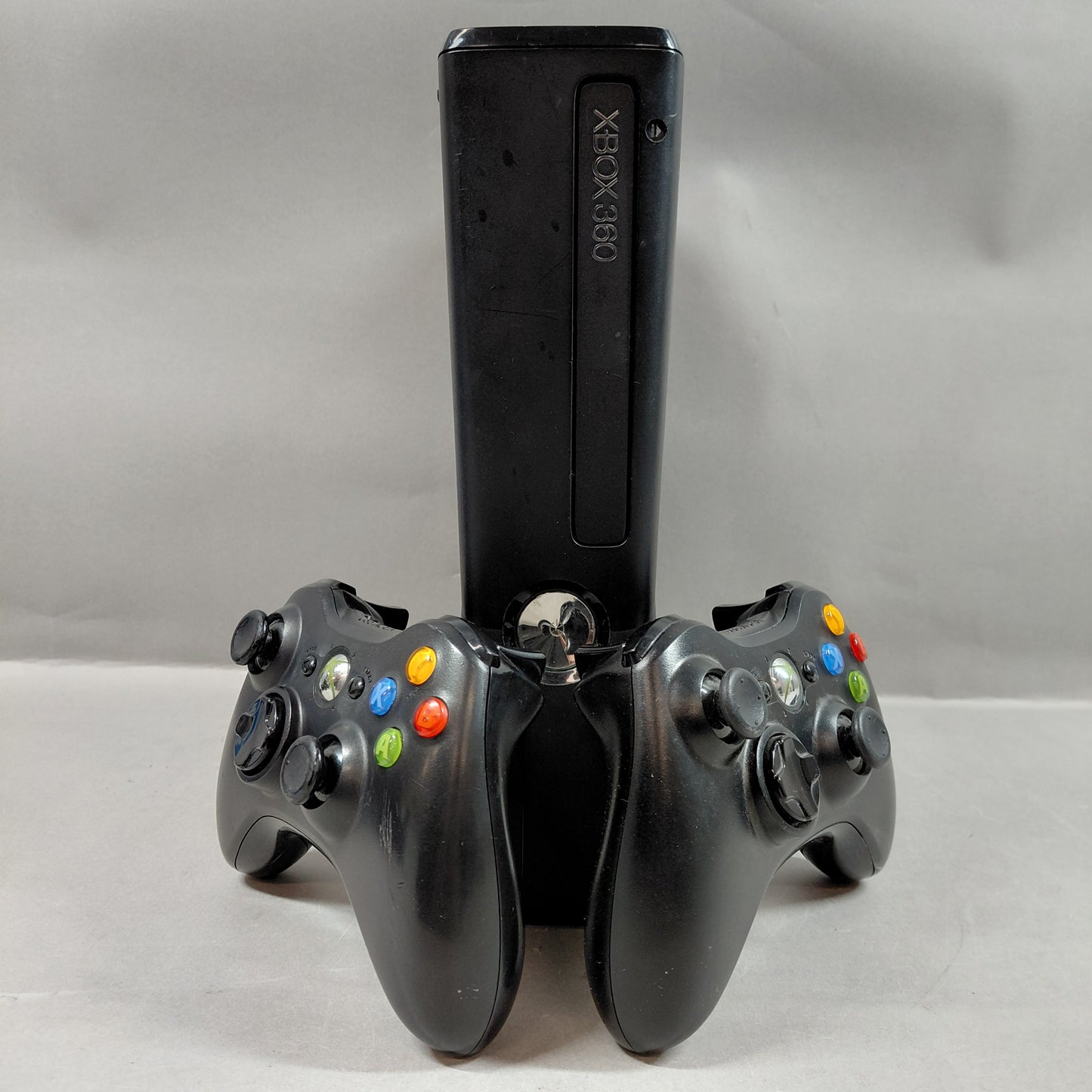 Microsoft Xbox 360 S 4GB Black 1439 W/3 Games