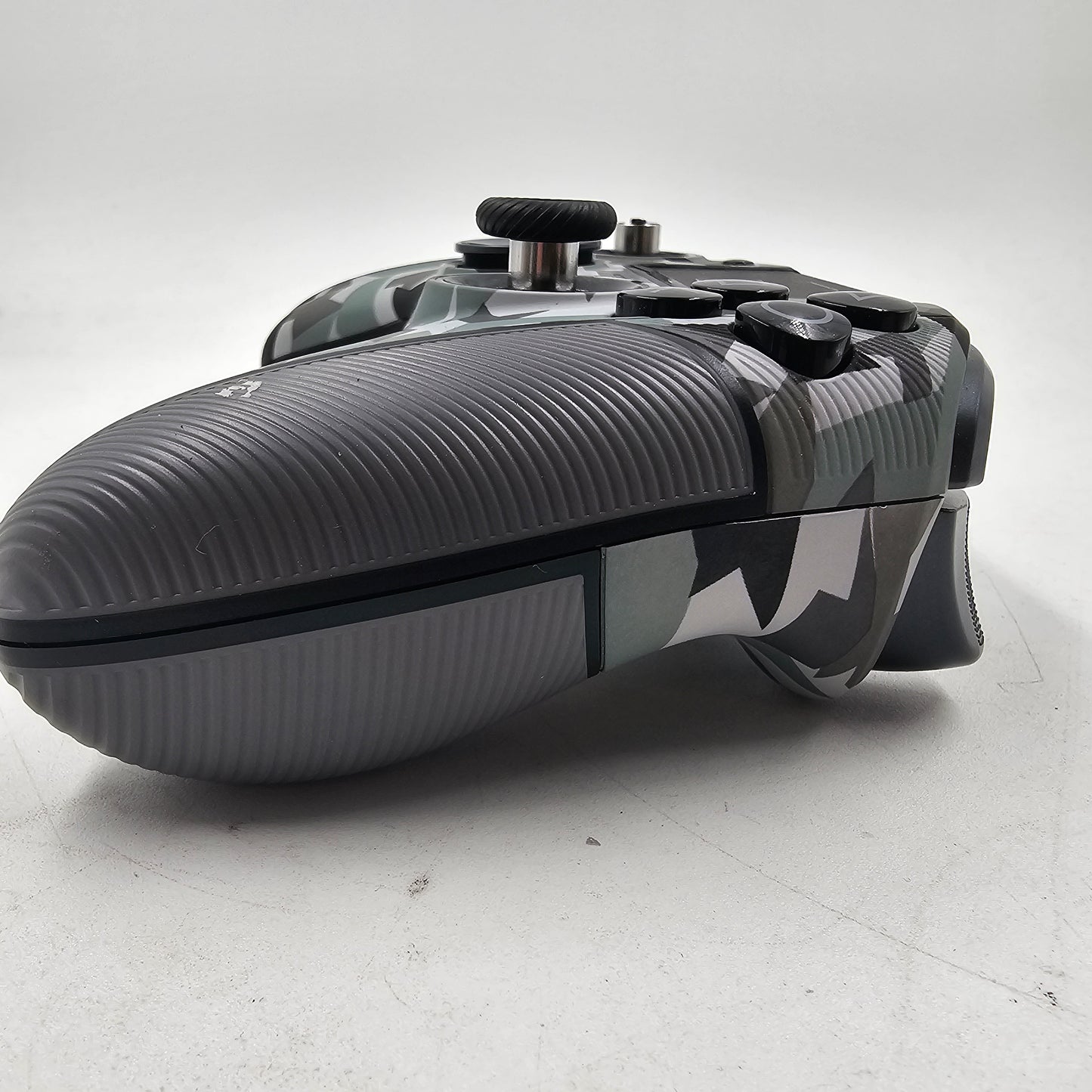 Sony Nacon Gray Camo 850036144779 Missing top of left joystick