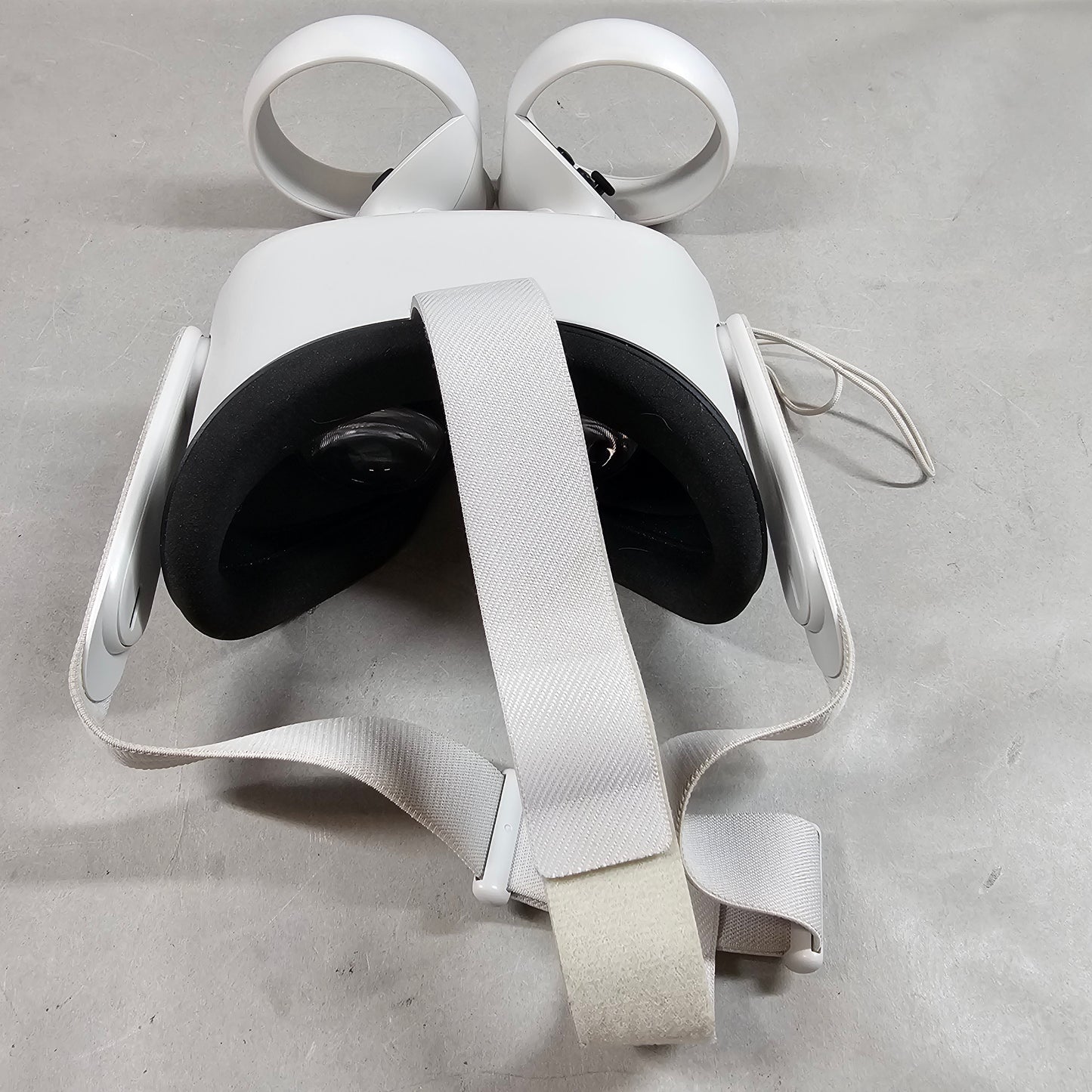 Meta Quest 2 128GB Standalone All-in-One VR Headset KW49CM