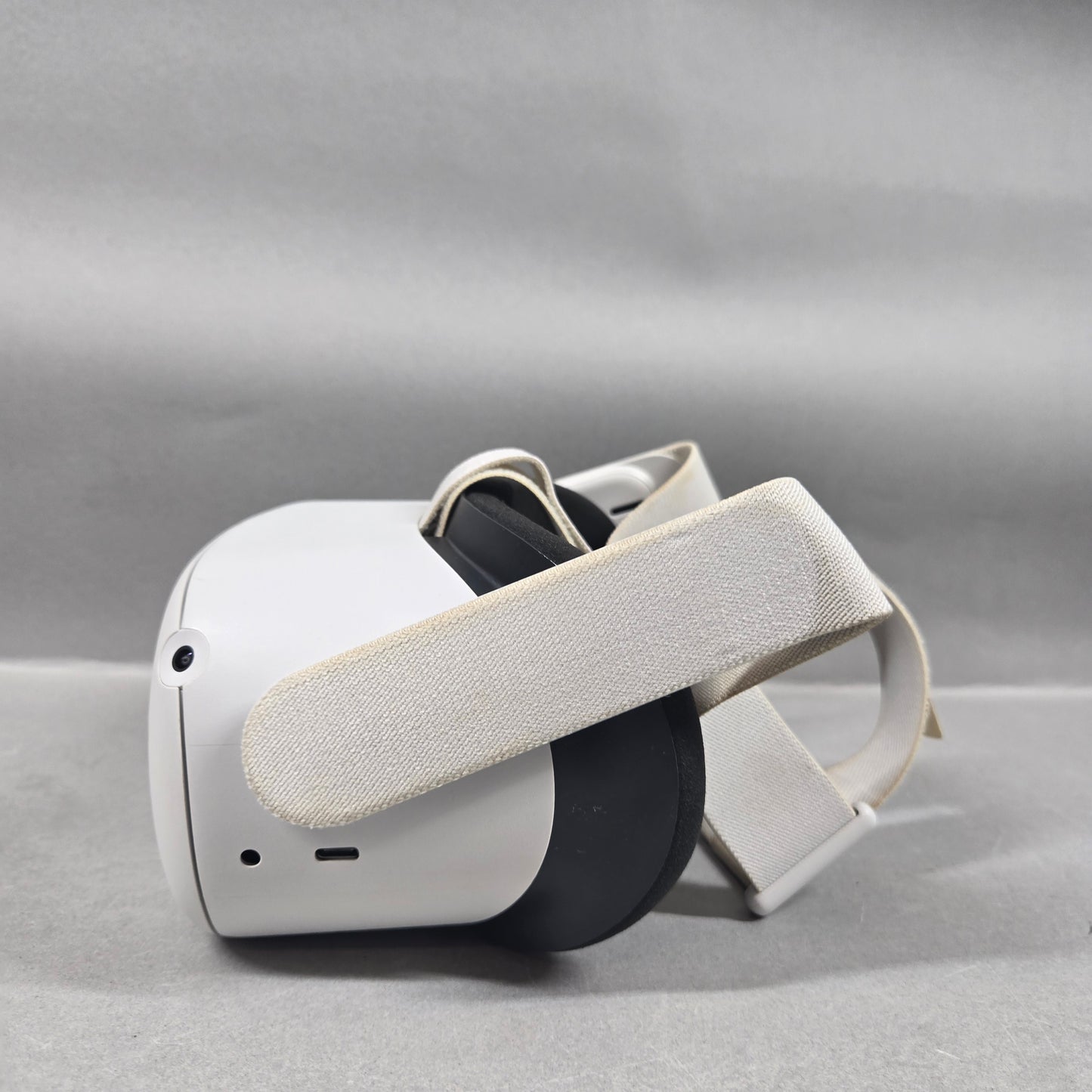 Meta Quest 2 128GB Standalone All-in-One VR Headset KW49CM