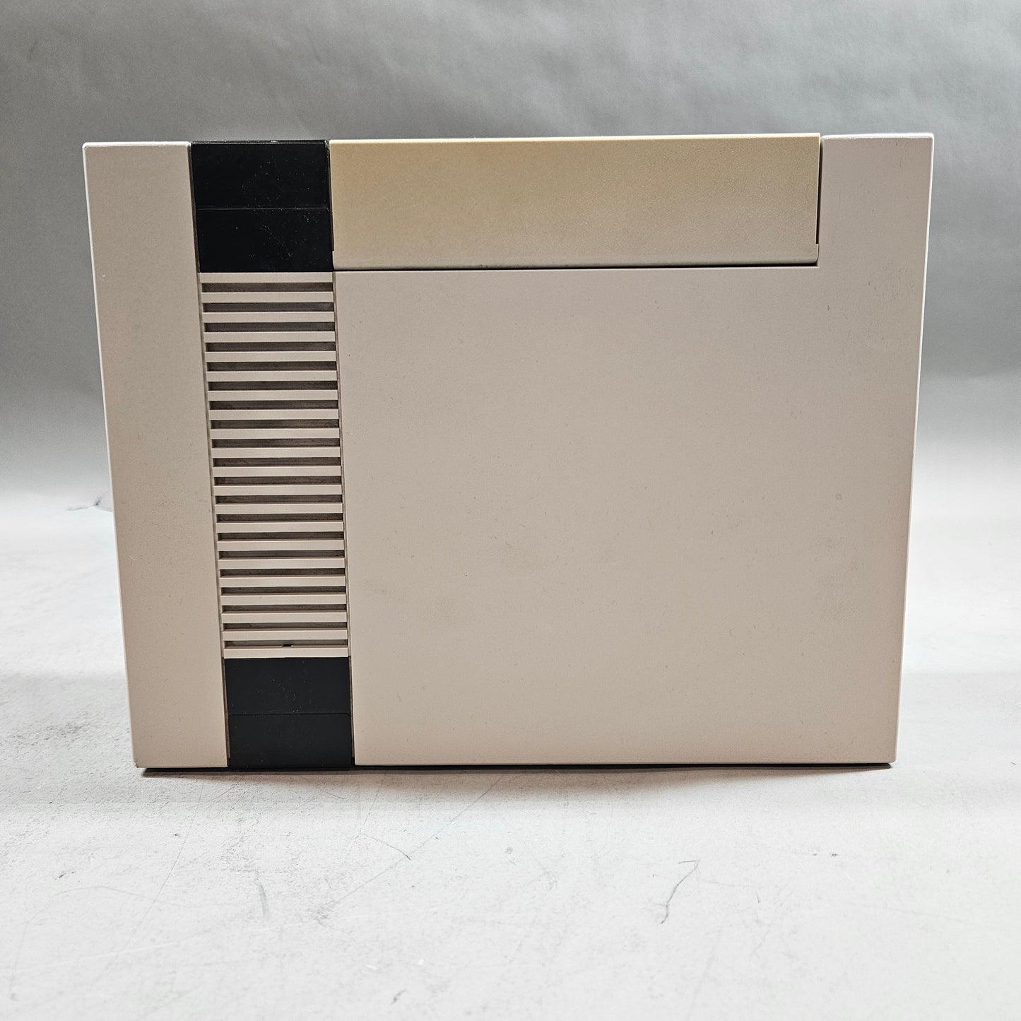 Nintendo Entertainment System NES Video Game Console NES-001 Gray