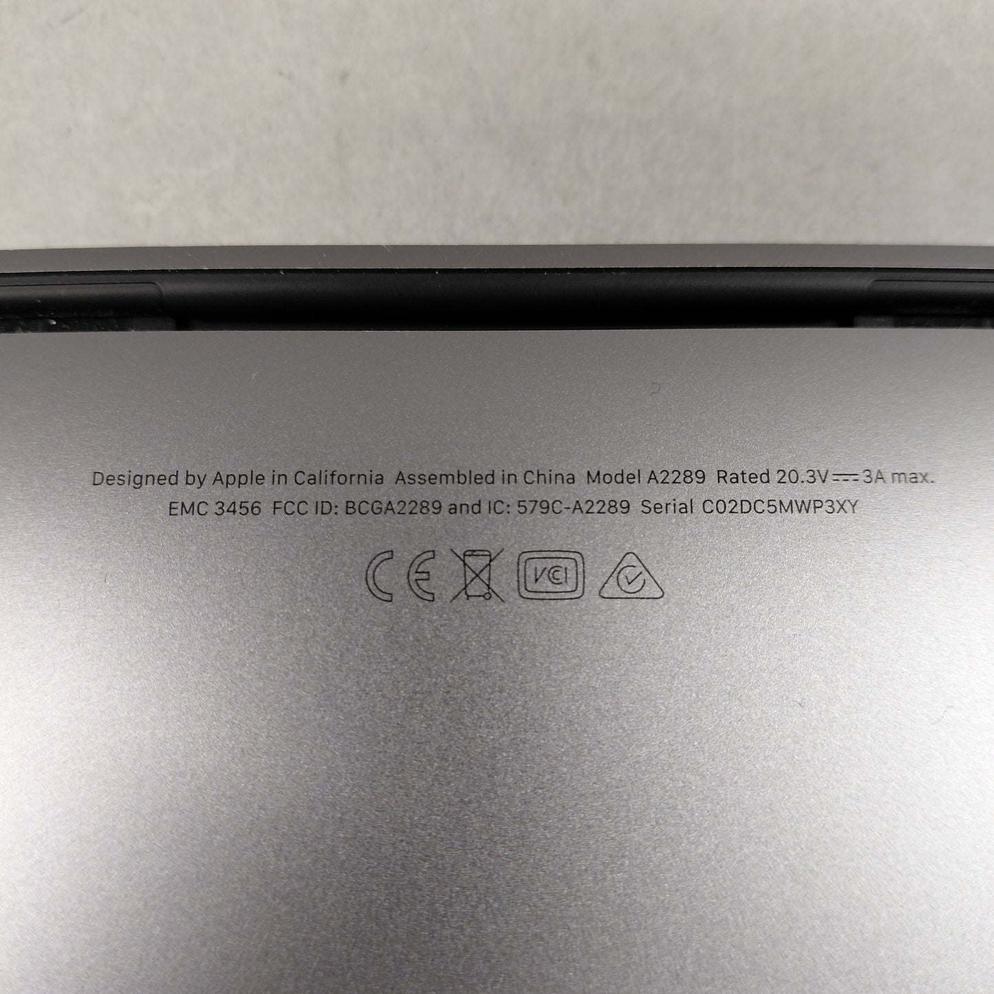 2020 Apple MacBook Pro 13.3" i5 1.4GHz 8GB RAM 256GB Silver A2289