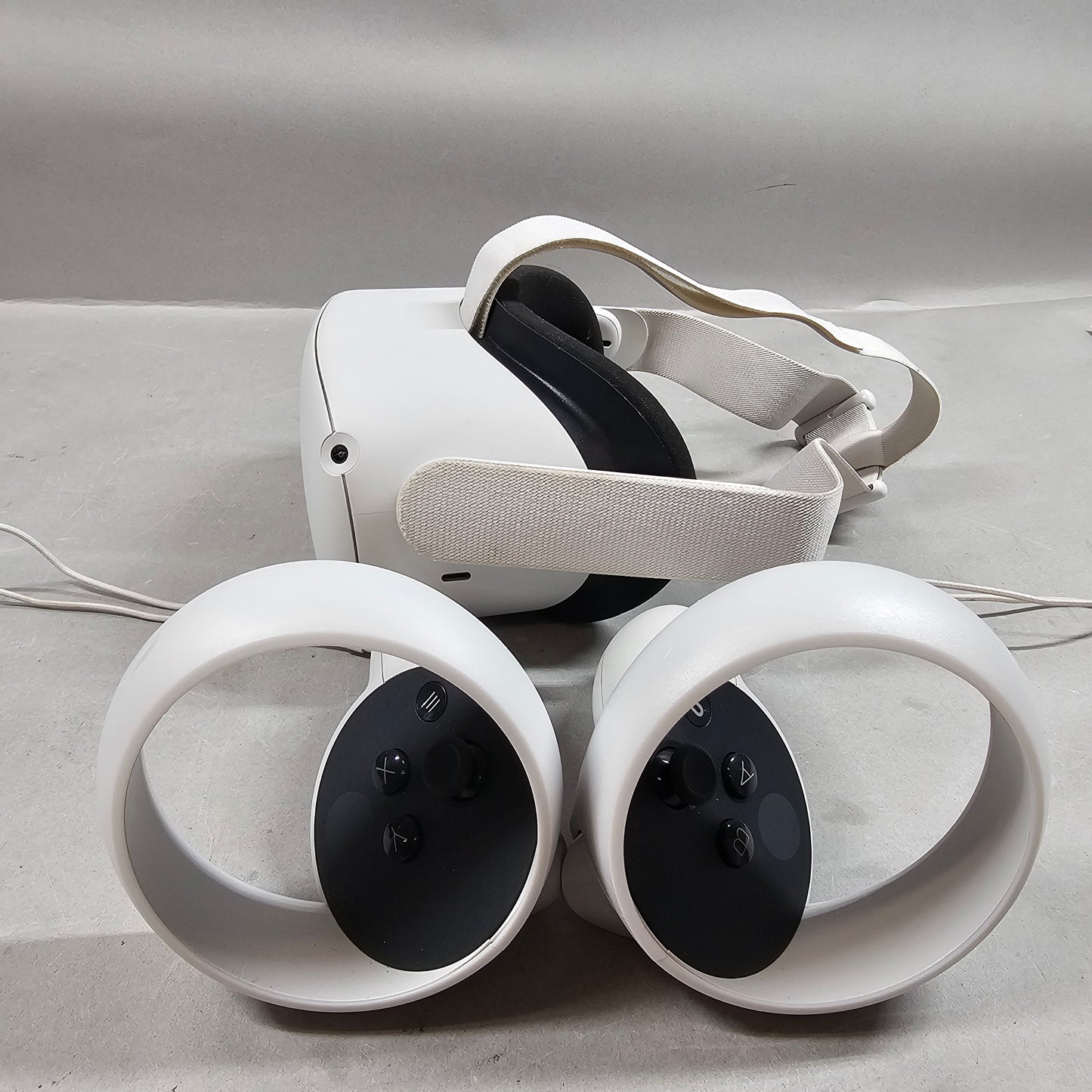 Meta Quest 2 128GB Standalone All-in-One VR Headset KW49CM