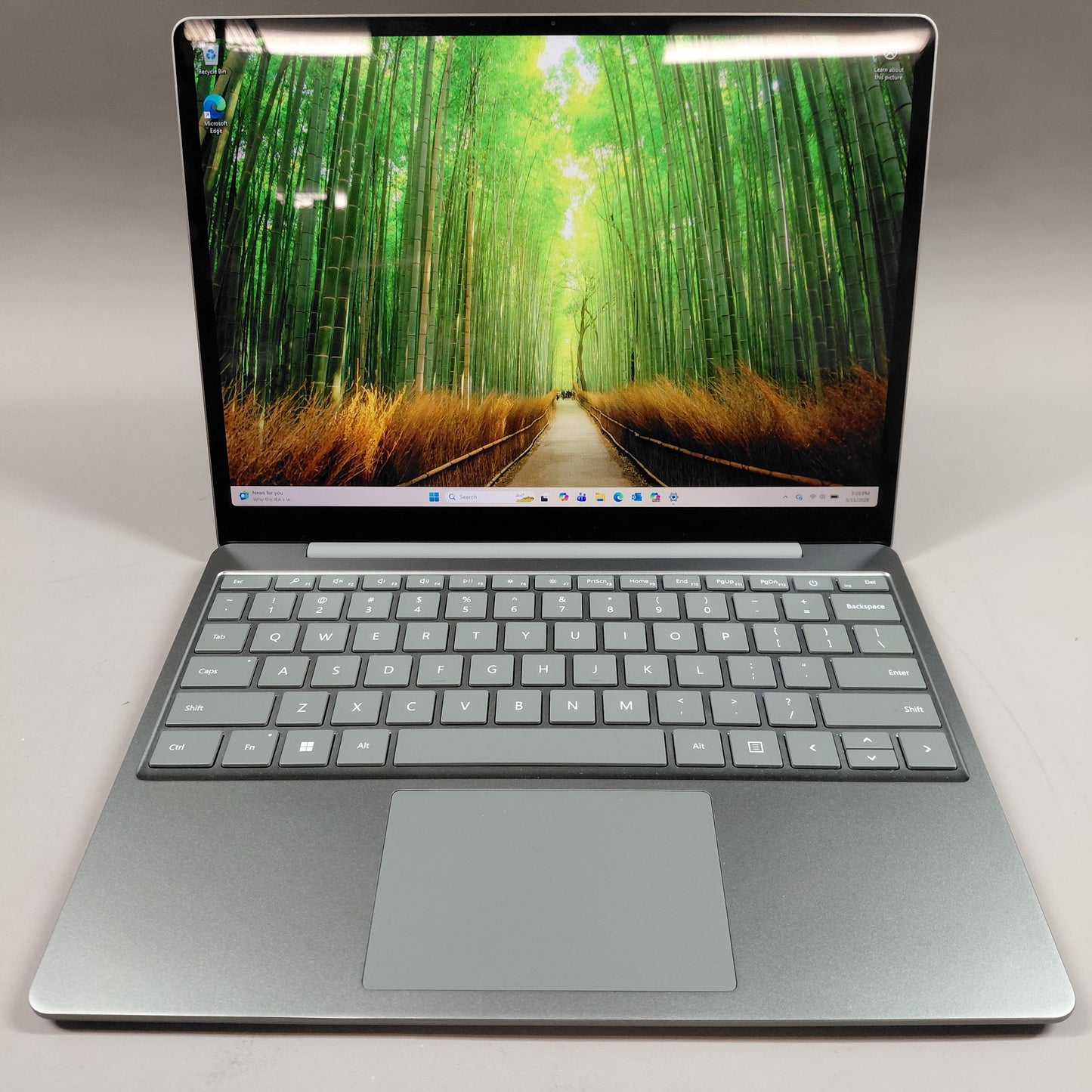 Microsoft Surface Laptop Go 2 2013 12.4" i5-1135G7 2.4GHz 8GB RAM 256GB SSD