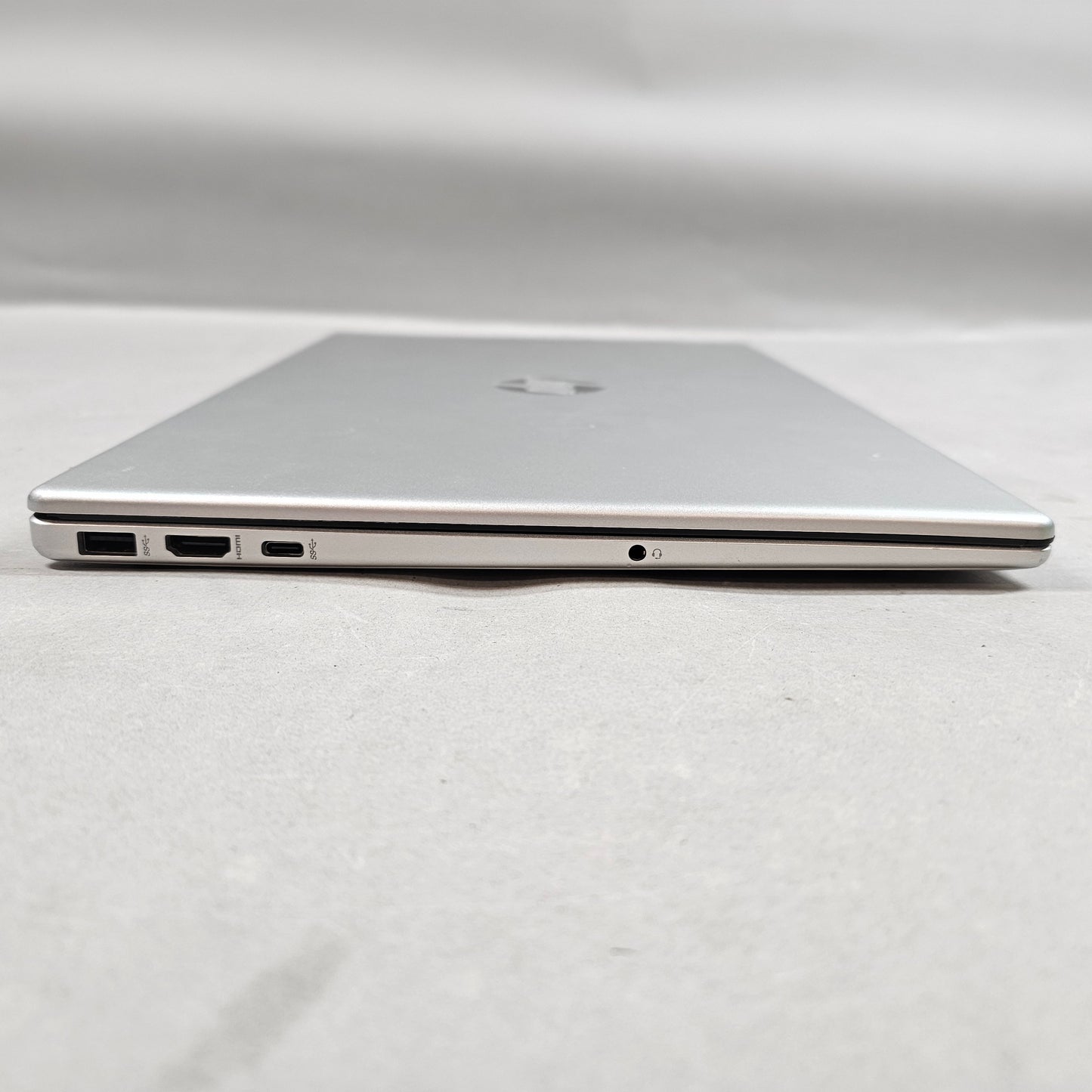 HP Laptop 15-FC0093DX 15.6" Ryzen 5 7520U 2.8GHz 16GB RAM 250GB SSD