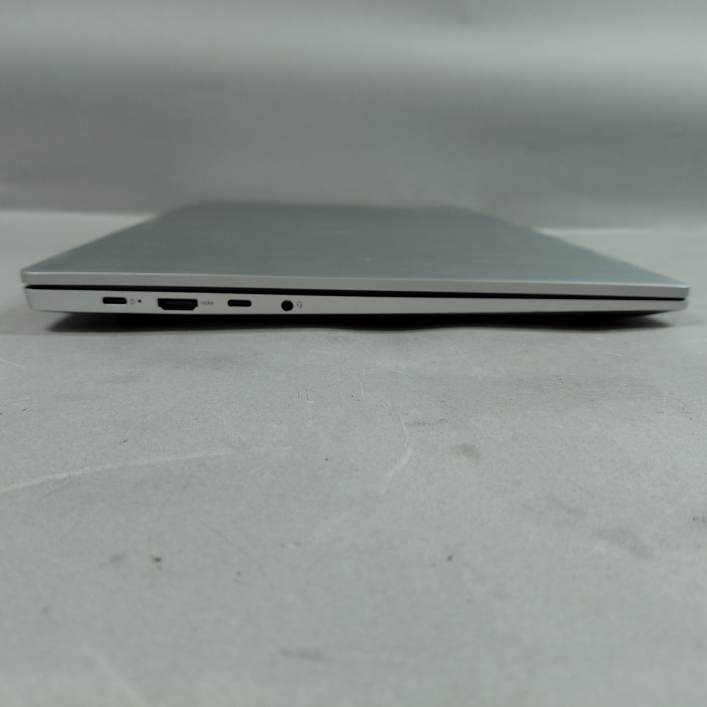 Lenovo IdeaPad Slim 5 16" Core 7 150U 1.8GHz 8GB RAM 512GB SSD