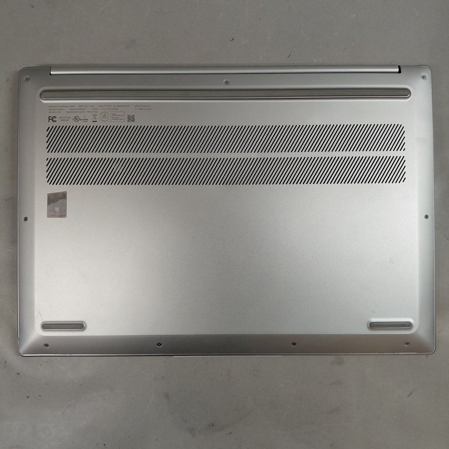 Lenovo IdeaPad Slim 5 16" Core 7 150U 1.8GHz 8GB RAM 512GB SSD