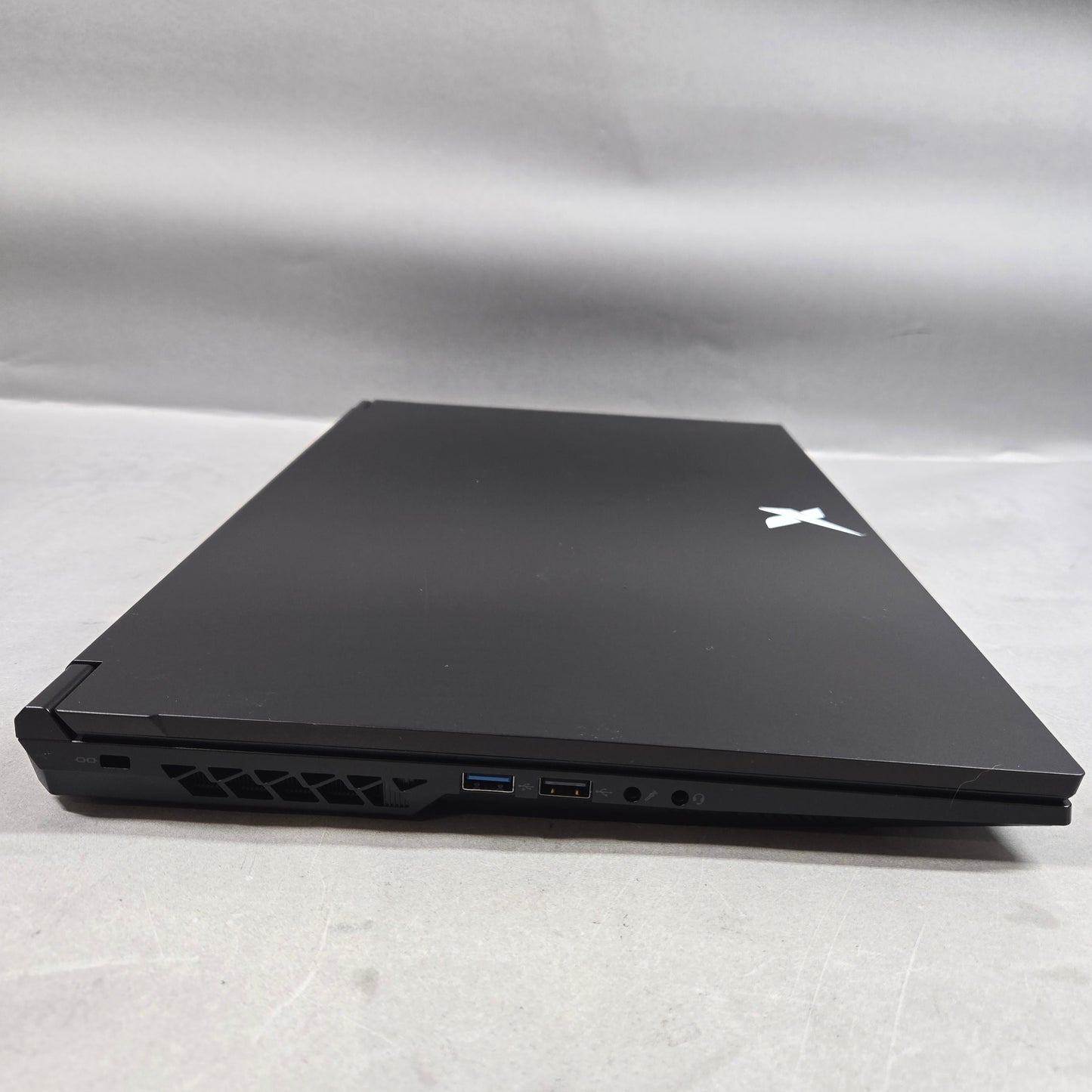Xidax Laptop NP70SND i9-14900HX 2.2GHz 64GB RAM 2TB SSD 1TB SSD GeForce RTX 4060