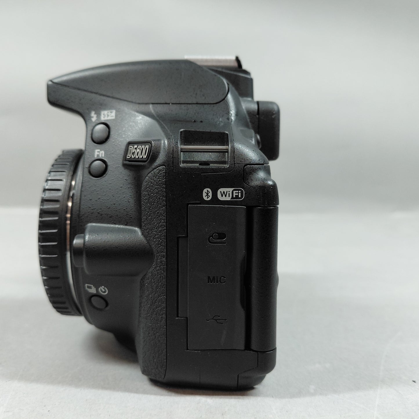 Nikon D5600 24.1MP Digital SLR DSLR Camera