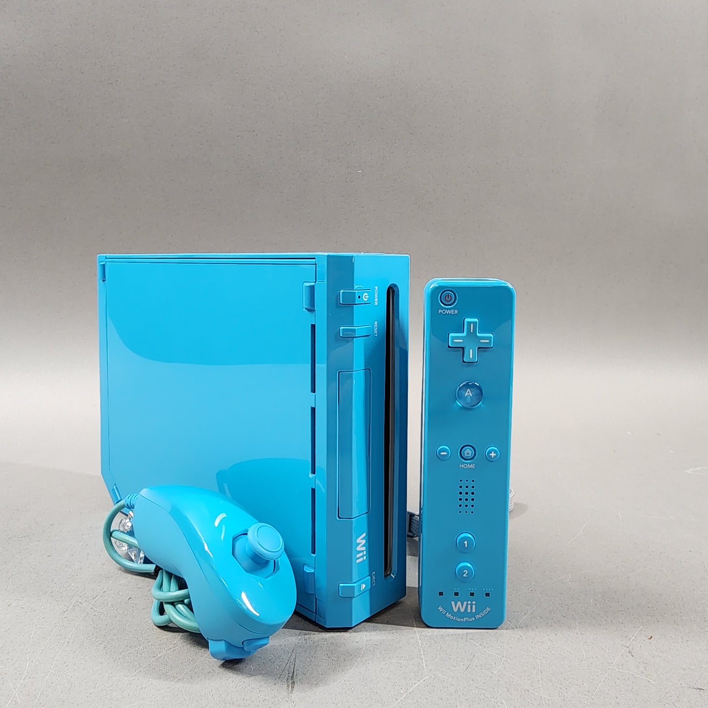 Nintendo Wii Skylander Giants Bundle Video Game Console RVL-101 Aqua Blue