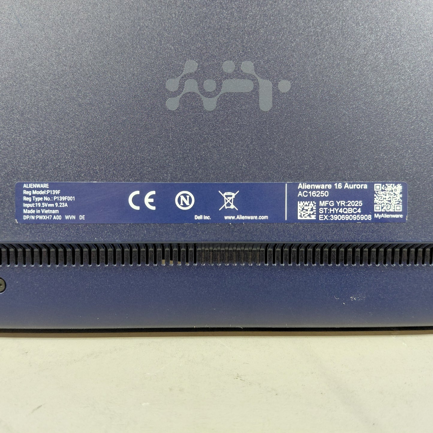 Alienware 16 Aurora AC16250 i7-240H 2.5GHz 16GB RAM 1TB SSD RTX 5050 Laptop GPU