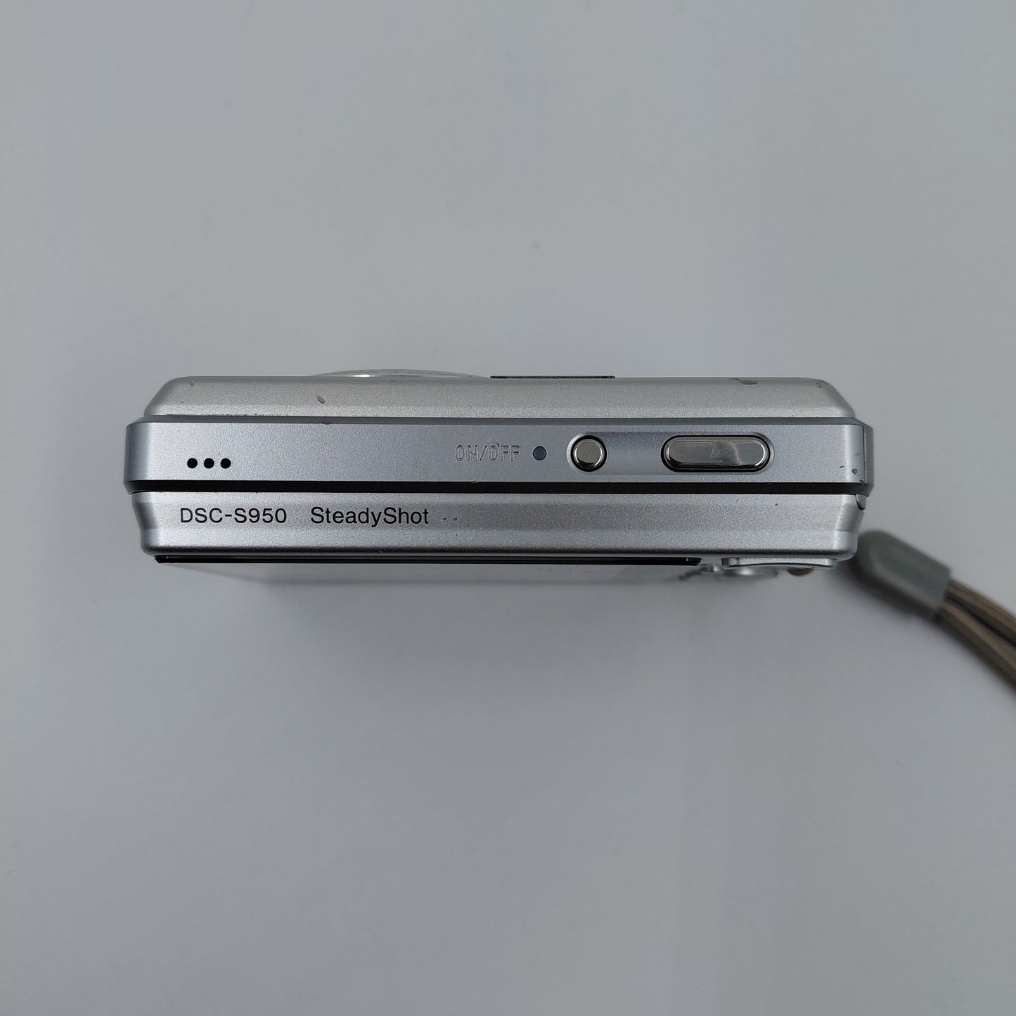 Sony CYBER-SHOT DSC-S950 10.1MP Digital Point-And-Shoot Camera