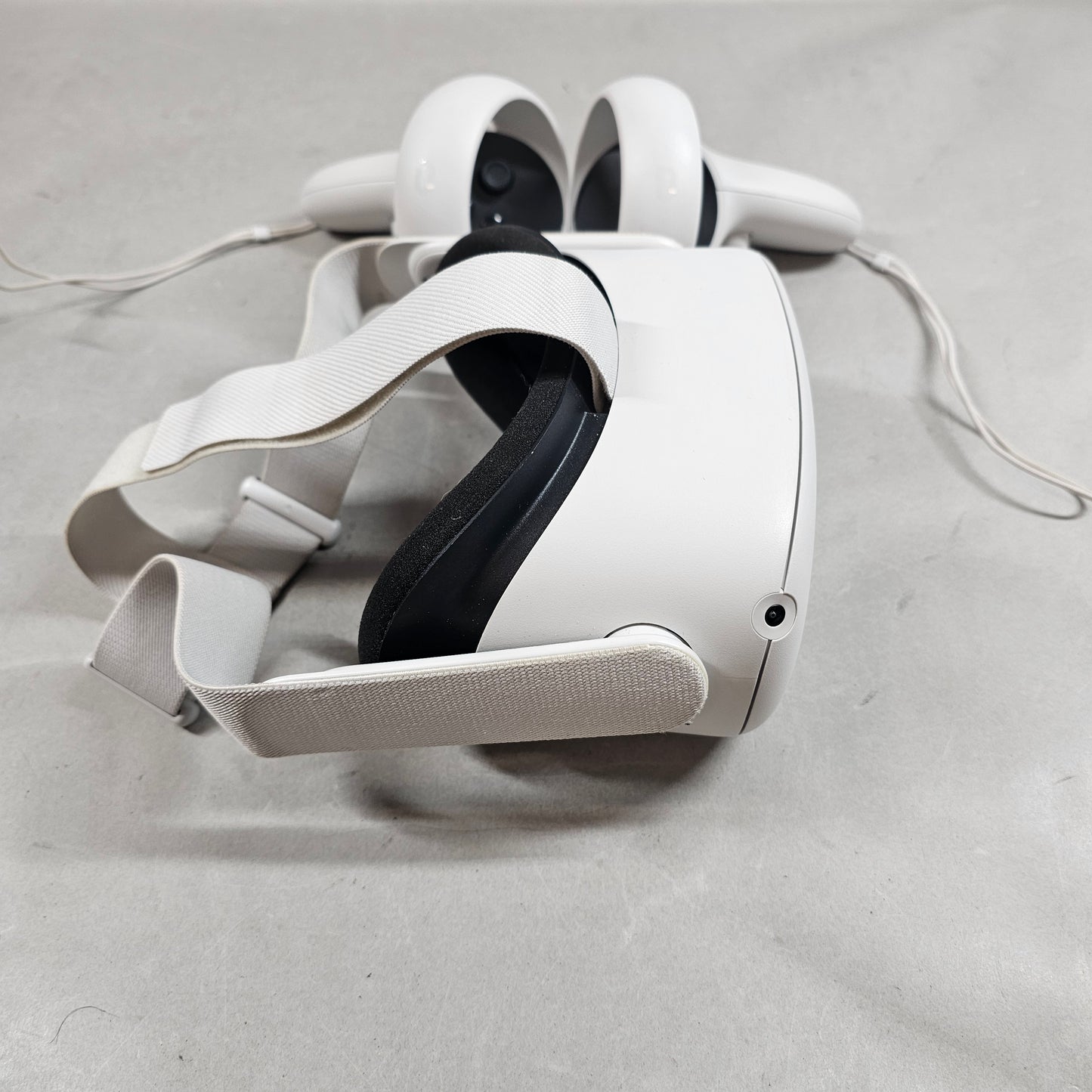 Meta Quest 2 128GB Standalone All-in-One VR Headset KW49CM