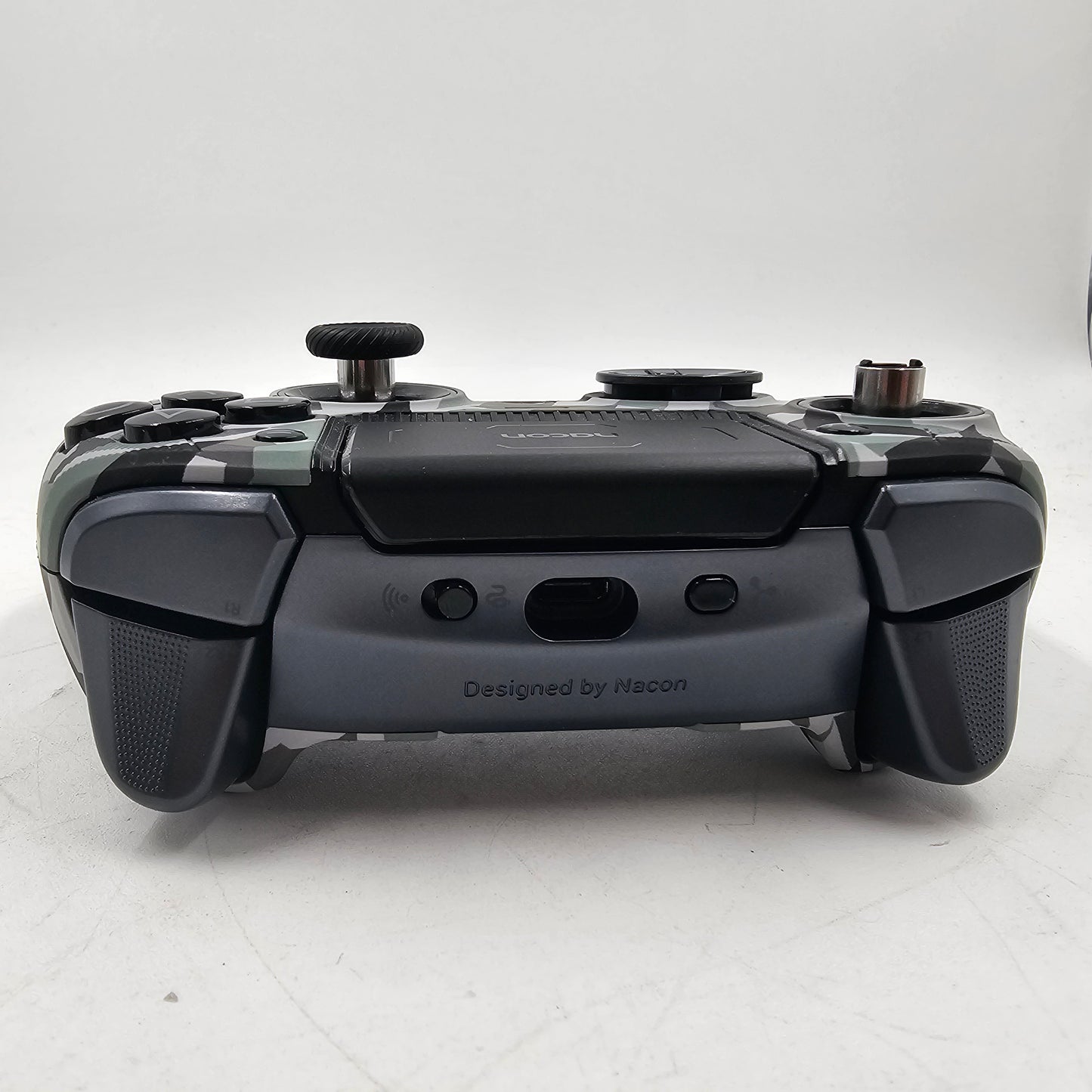 Sony Nacon Gray Camo 850036144779 Missing top of left joystick
