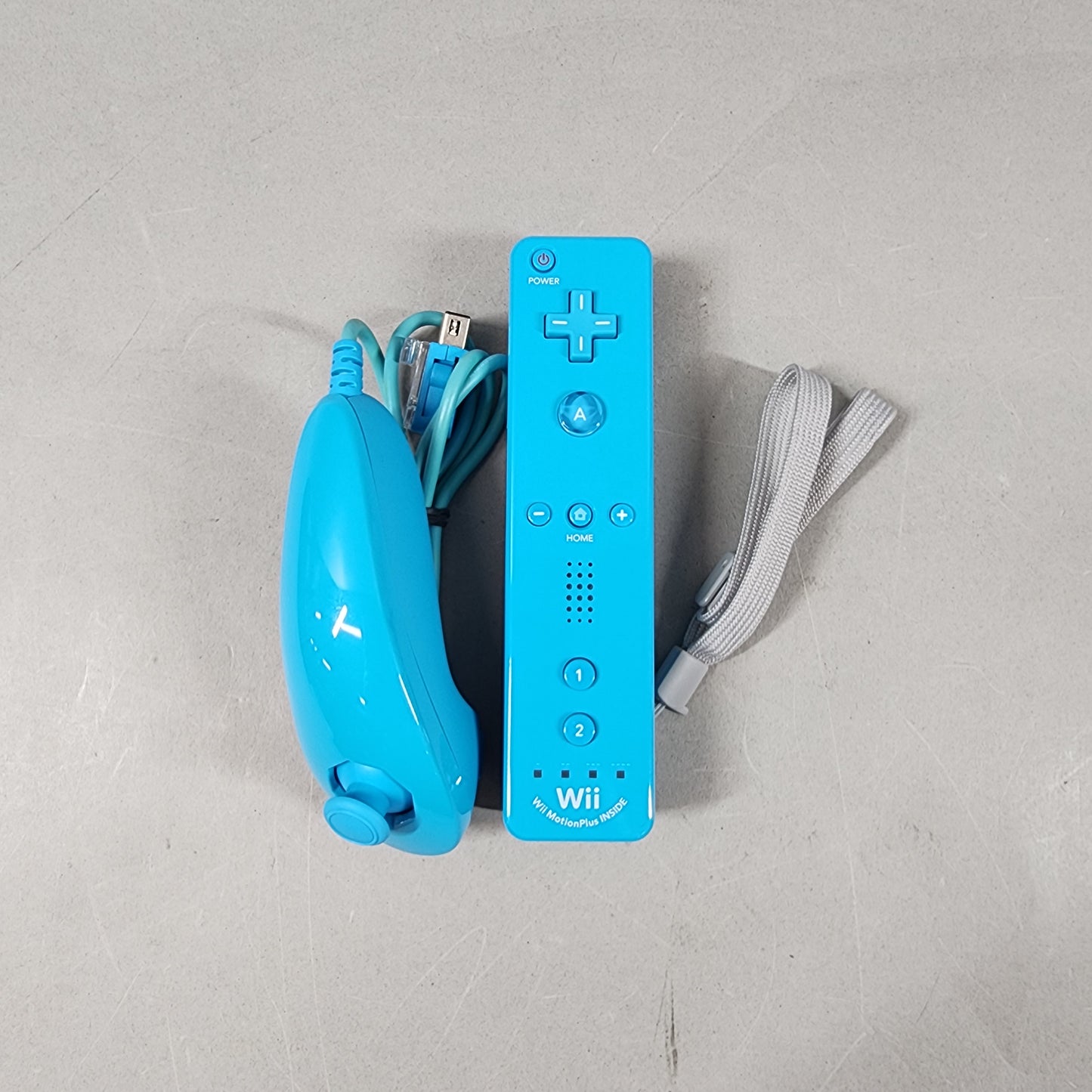 Nintendo Wii Skylander Giants Bundle Video Game Console RVL-101 Aqua Blue